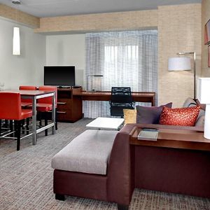 One-Bedroom Queen Suite